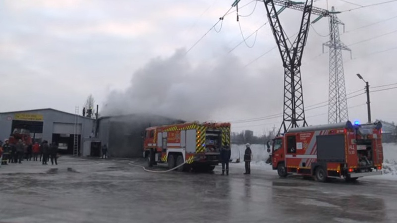 У Луцьку горів бокс автосервісу