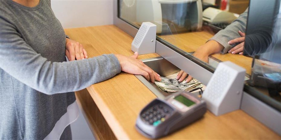 Касир банку на Волині витратила на себе гроші вкладника