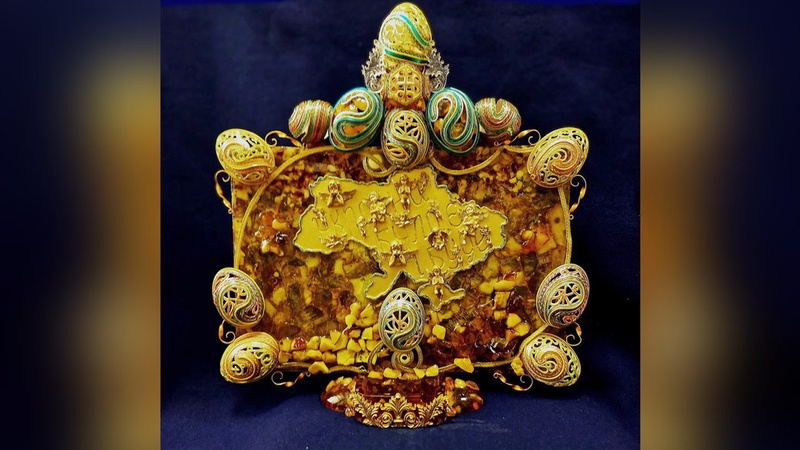 Волинянин створив карту України з бурштину та яєчних шкаралуп