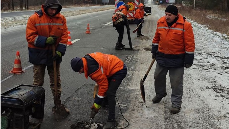 На Волині заходилися латати дороги. ФОТО