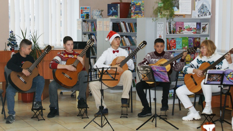 Усі донати на ЗСУ: юні гітаристи з Рожища влаштували благодійний концерт
