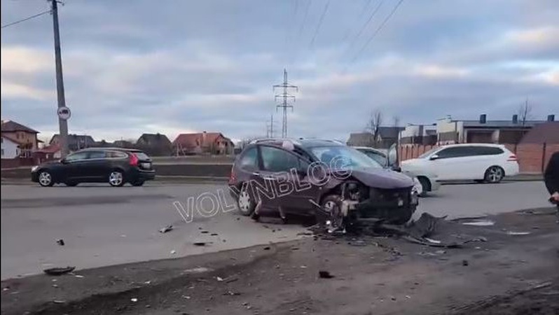 ДТП на об’їзній Луцька: зіткнулися два легковики, серед постраждалих - діти