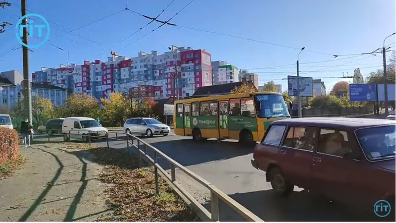 В одній з луцьких новобудов після здачі квартир стіни покрилися пліснявою. ВІДЕО