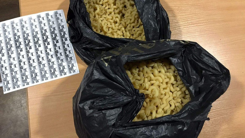 У Маневицькій колонії ув’язненому передавали «колеса» в макаронах