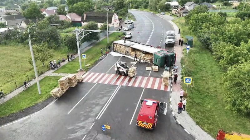 У селі поблизу Луцька перекинулася фура