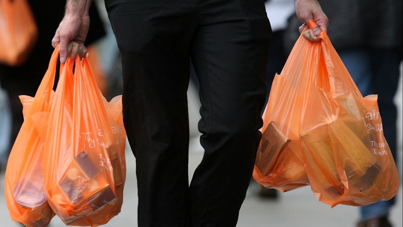 Від завтра в Україні подорожчають пластикові пакети