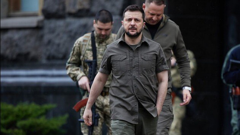 Знищення захисників Маріуполя поставить крапку на перемовинах, – Зеленський