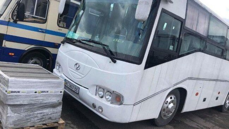 Автобус – нам, бібліотеку – вам: Луцька райрада ділить майно горохівчан