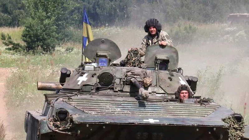 На трьох напрямках тривають важкі бої: яка ситуація на фронті