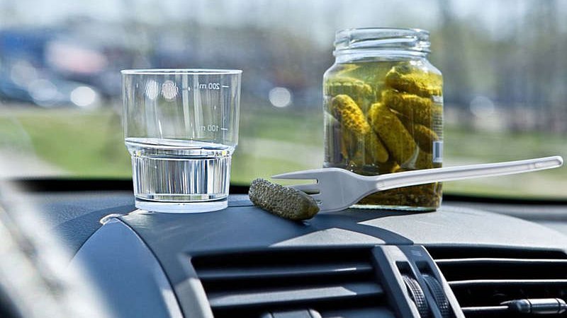 У Луцьку 18-річний водій «під мухою» заїхав автомобілем на город сусідів