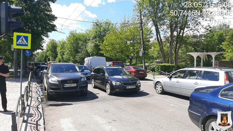 Луцькі муніципали показали автохамів. ФОТО