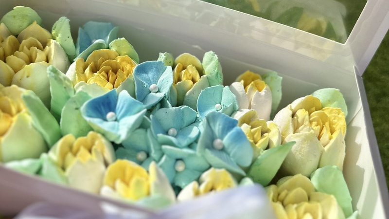 Немов справжні: волинянка виготовляє їстівні букети із зефіру