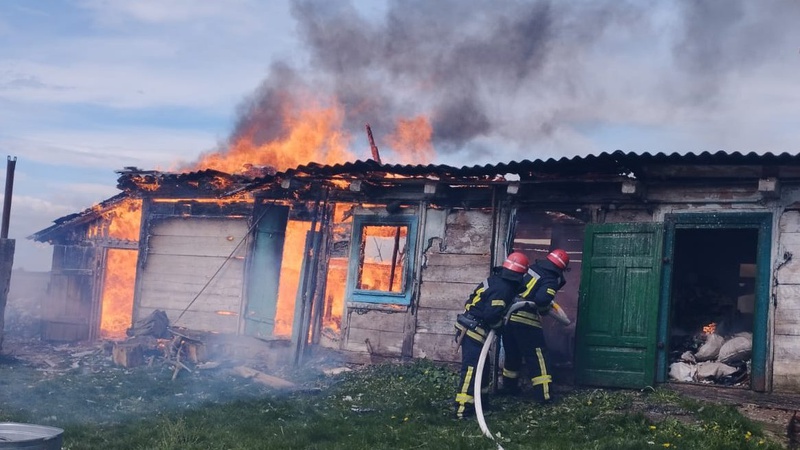 У селі на Волині горіла господарська споруда