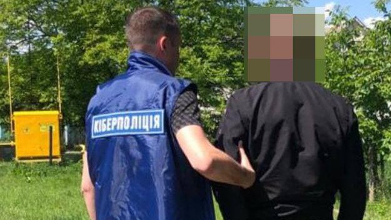 Житель Рівненщини виманював у волинських дівчат фото геніталій і розміщав їх в інтернеті