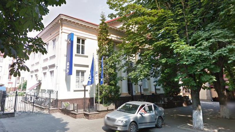 Андрій Покровський отримав розкішний подарунок від батька – приміщення банку в центрі Луцька