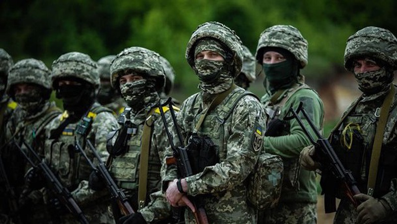 Повернення доплат військовим у 30 тисяч гривень заблоковано: назвали причину