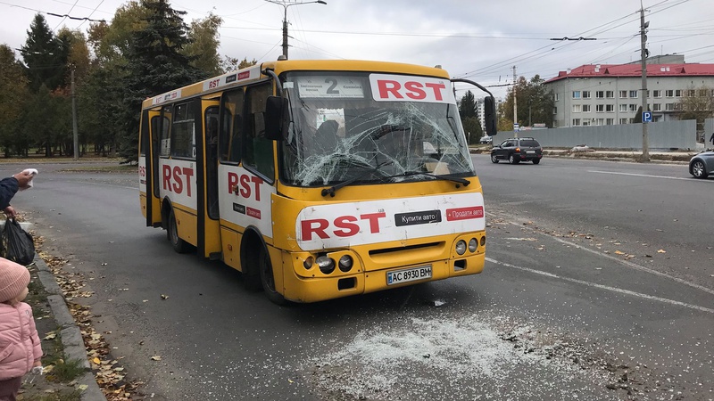 У маршрутки вилетіло заднє скло: в Луцьку – аварія, постраждали 10 людей