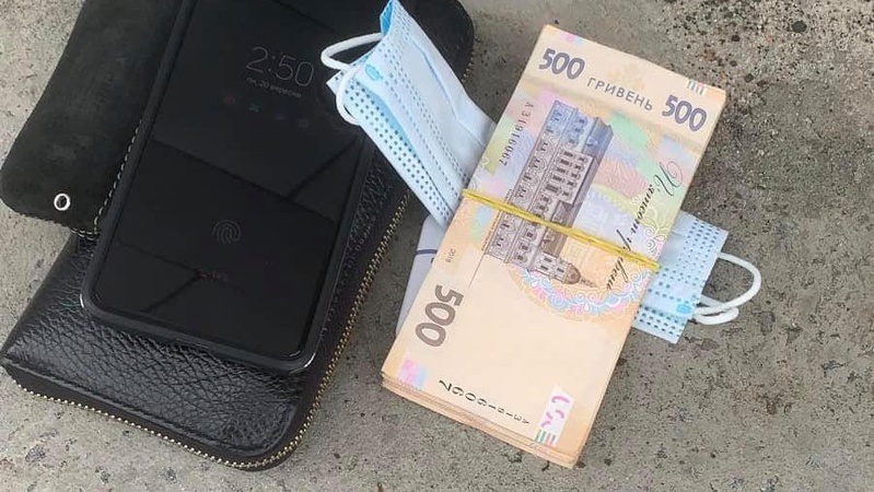 На Волині затримали чиновника, який взяв у підприємця 20 тисяч хабаря