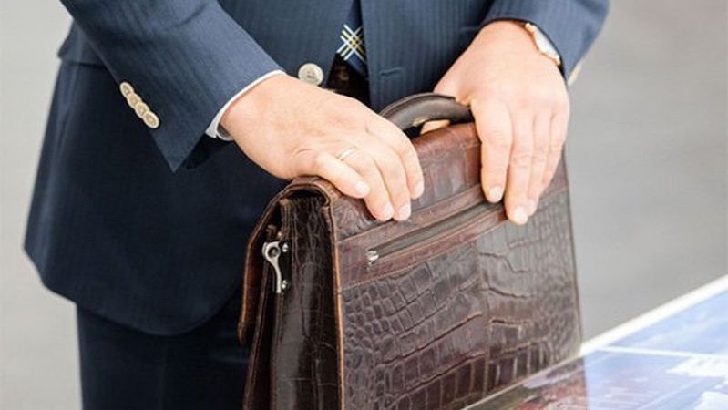 Деякі чиновники отримають підвищення зарплати