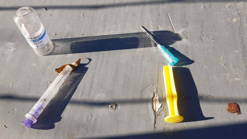 Прийшла на кладовище провідати рідних, а виявила наркопритон: у Володимирі жінка обурена безладом