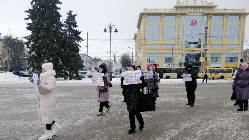 «Демобілізація – не просто право, а необхідність»: у Луцьку – пікет. ФОТО