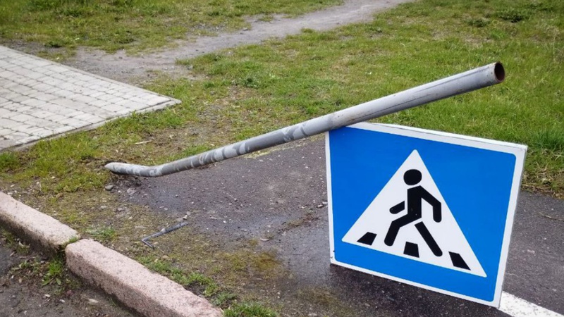 У Ковелі п’яний водій збив дорожній знак та втік