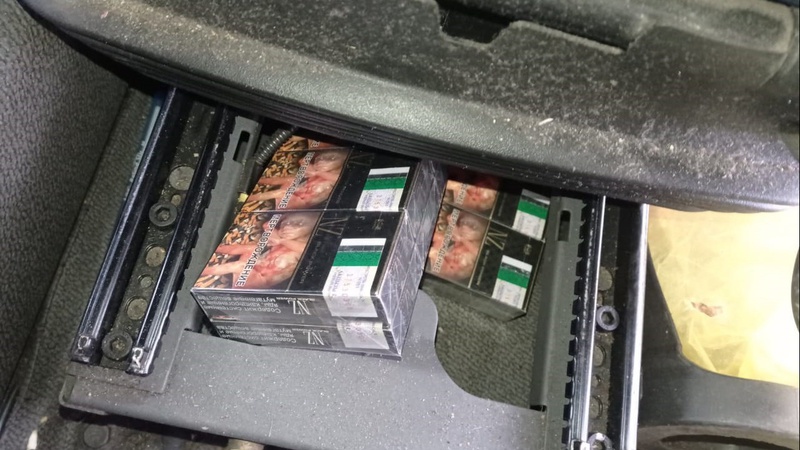 У двох вантажівках волинські прикордонники виявили приховані цигарки