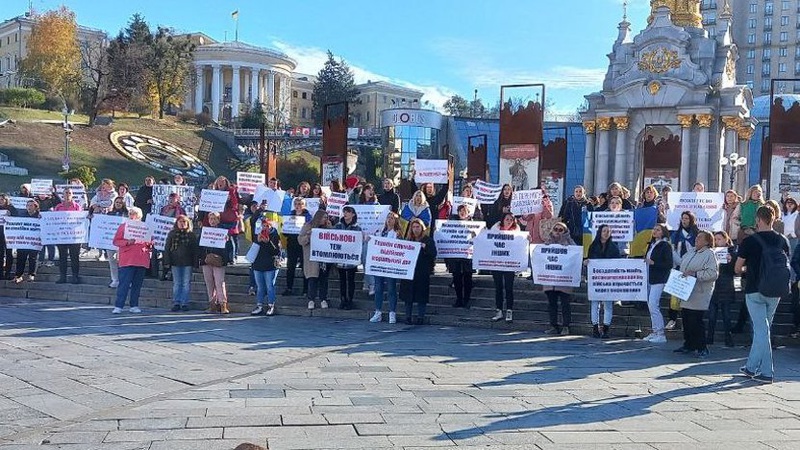 Дружини військовослужбовців вимагають демобілізувати тих, хто відслужив півтора року. ВІДЕО