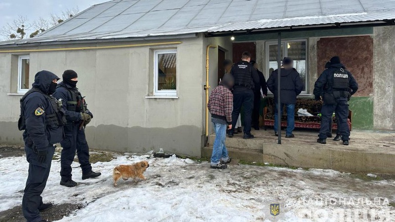 На Волині затримали сутенера, який втягував жінок у заняття проституцією