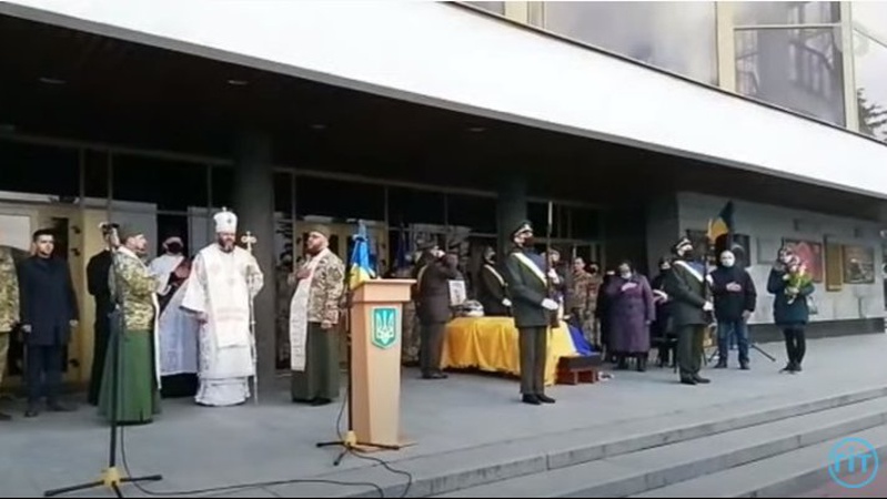 У центрі Луцька сотні лучан прощаються із Героєм Сергієм Сулимою. ПРЯМА ТРАНСЛЯЦІЯ