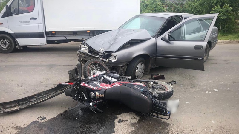 Водій легковика не дав дорогу мотоциклісту: на Волині — ДТП