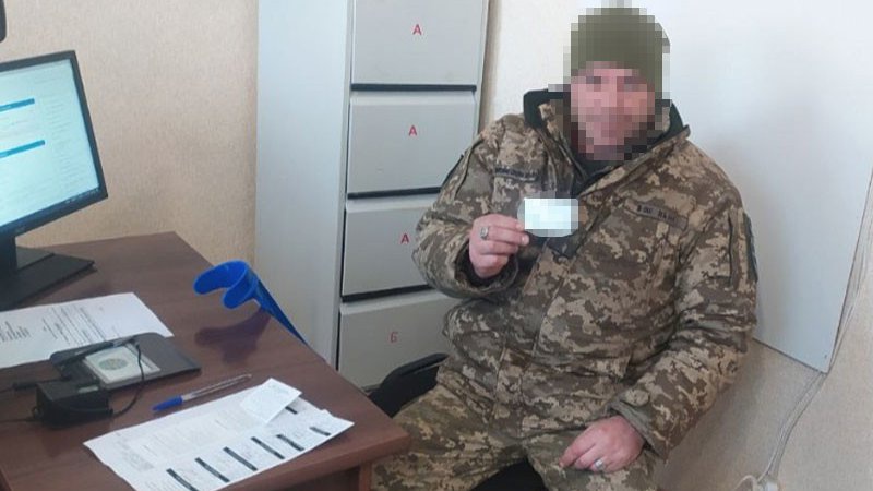 На Волині шістьом захисникам відновили втрачені у бою паспорти