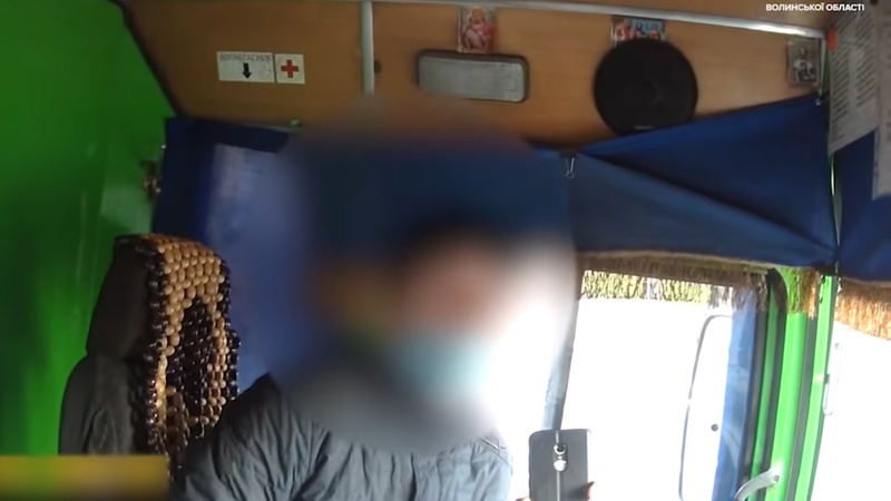 Патрульні оприлюднили відео інциденту з водієм маршрутки у Луцьку