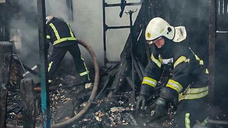 На Волині рятувальники ліквідували пожежу у господарській будівлі