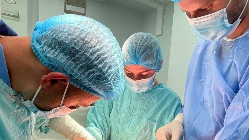 Органи черевної порожнини потрапили в грудну клітку: волинські хірурги провели складну операцію. ФОТО 18+