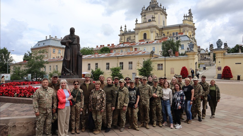 З передової на екскурсію: бійцям Волинської сотки показали старовинний Львів