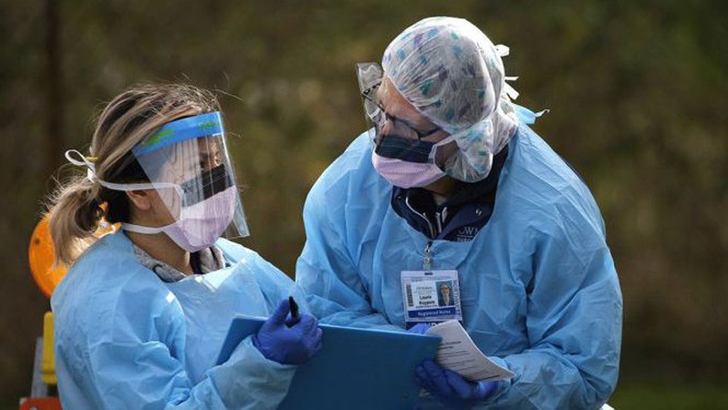 В Україні за добу на коронавірус захворіло майже 15 тисяч людей