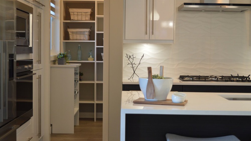 6 найкращих ідей, як розмістити меблі на кухні