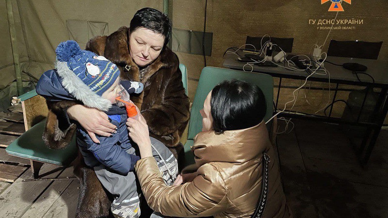 У Ковелі в «пункті незламності» дитині робили інгаляцію