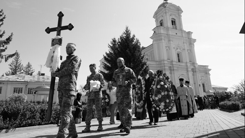 У Луцьку провели в останню путь загиблого у війні з росією Героя Миколу Шевчука