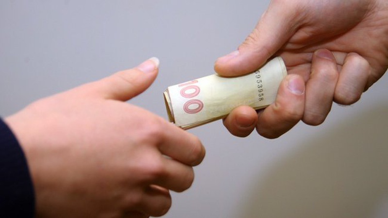 Водій був п’яний: на Волині пасажир автівки пропонував поліцейським 5 тисяч хабара