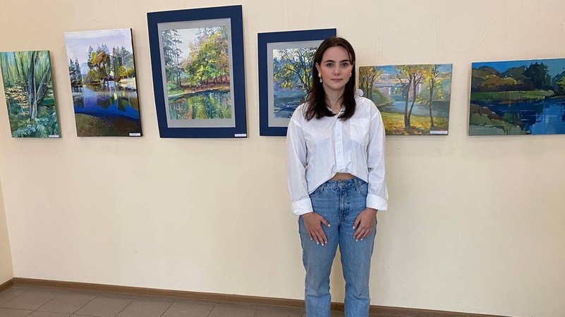 У Луцьку понад 20 митців продають свої роботи, щоб допомогти ЗСУ