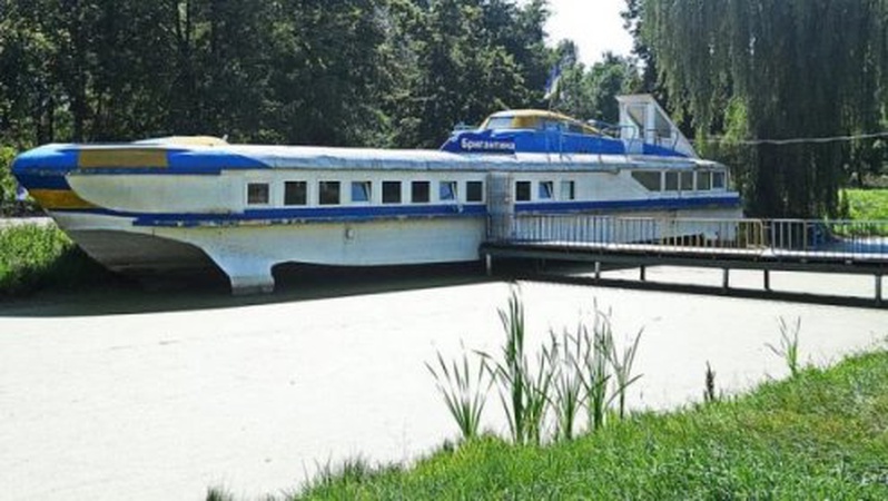 У Луцьку планують розібратися з занедбаною «Бригантиною»