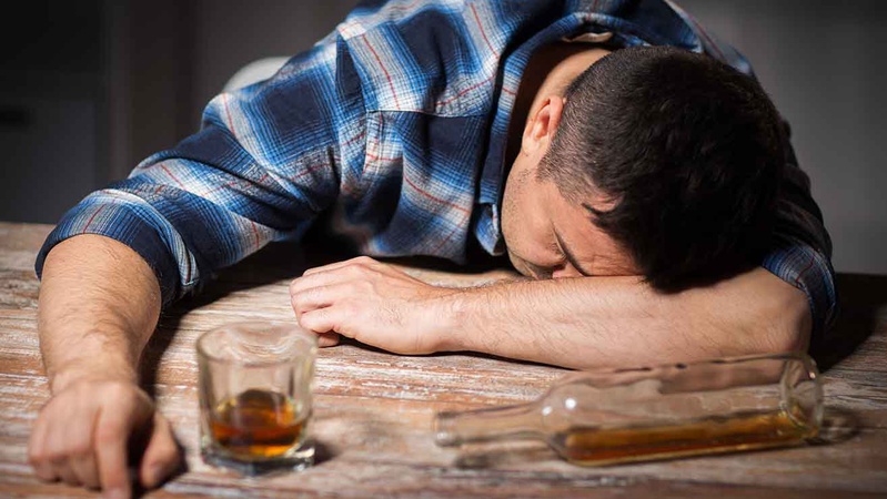 Військовий з Волині просить односельчан припинити споювати людей