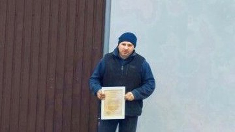 Автомайстер з Волині допомагає ремонтувати техніку для військових з Львівщини