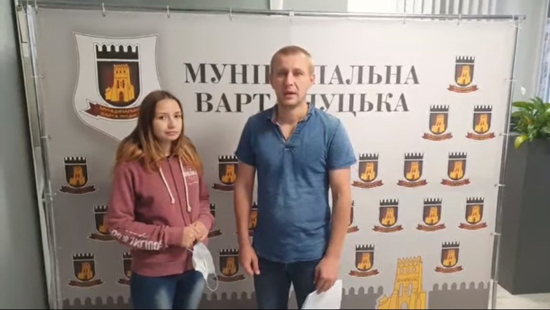 Чоловік, який забив камінням качку у центральному парку Луцька, попросив вибачення. ВІДЕО