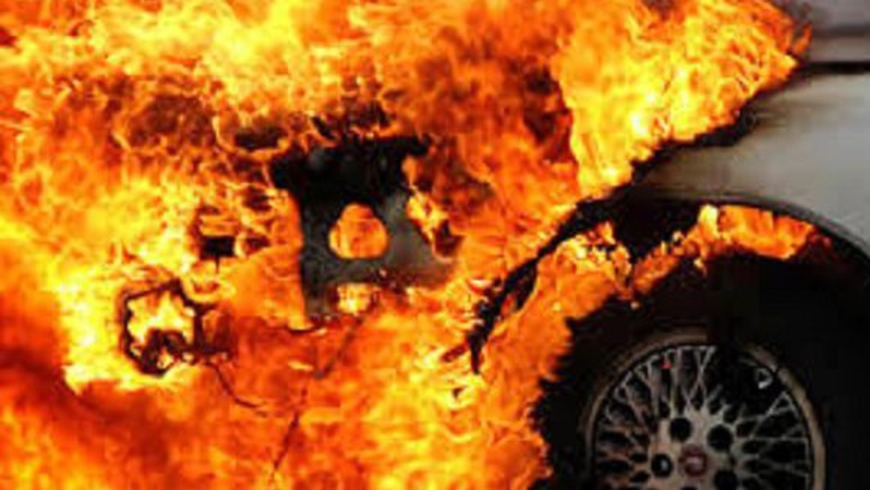 Біля житлового будинку у Луцьку горів автомобіль