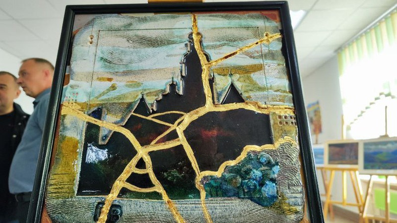 На Волині під час благодійної виставки зібрали понад 110 тисяч гривень для військових