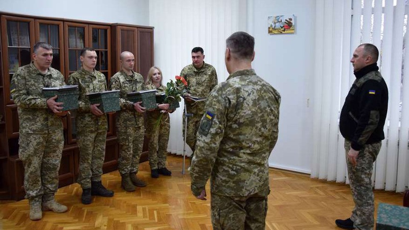 На Волині напередодні свят вручили відзнаки та подарунки прикордонникам, які пройшли ворожий полон. ФОТО