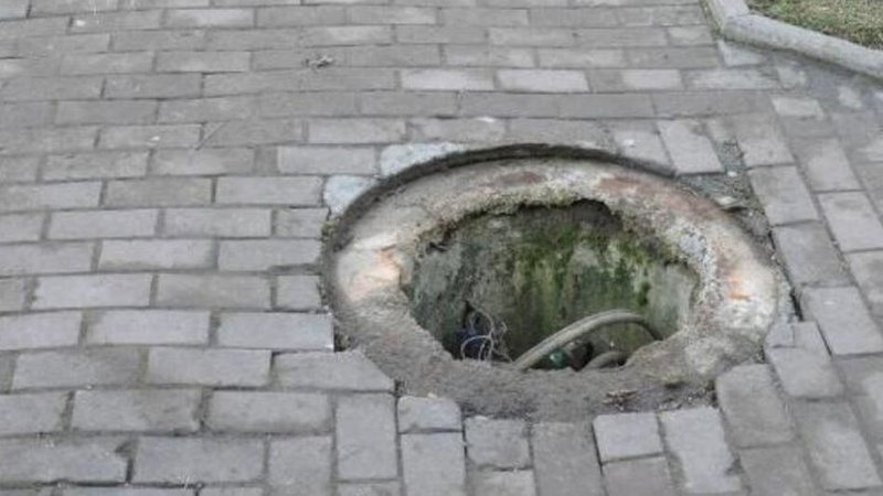 Від Ані Лорак у Чернівцях залишилася лише діра. ФОТО